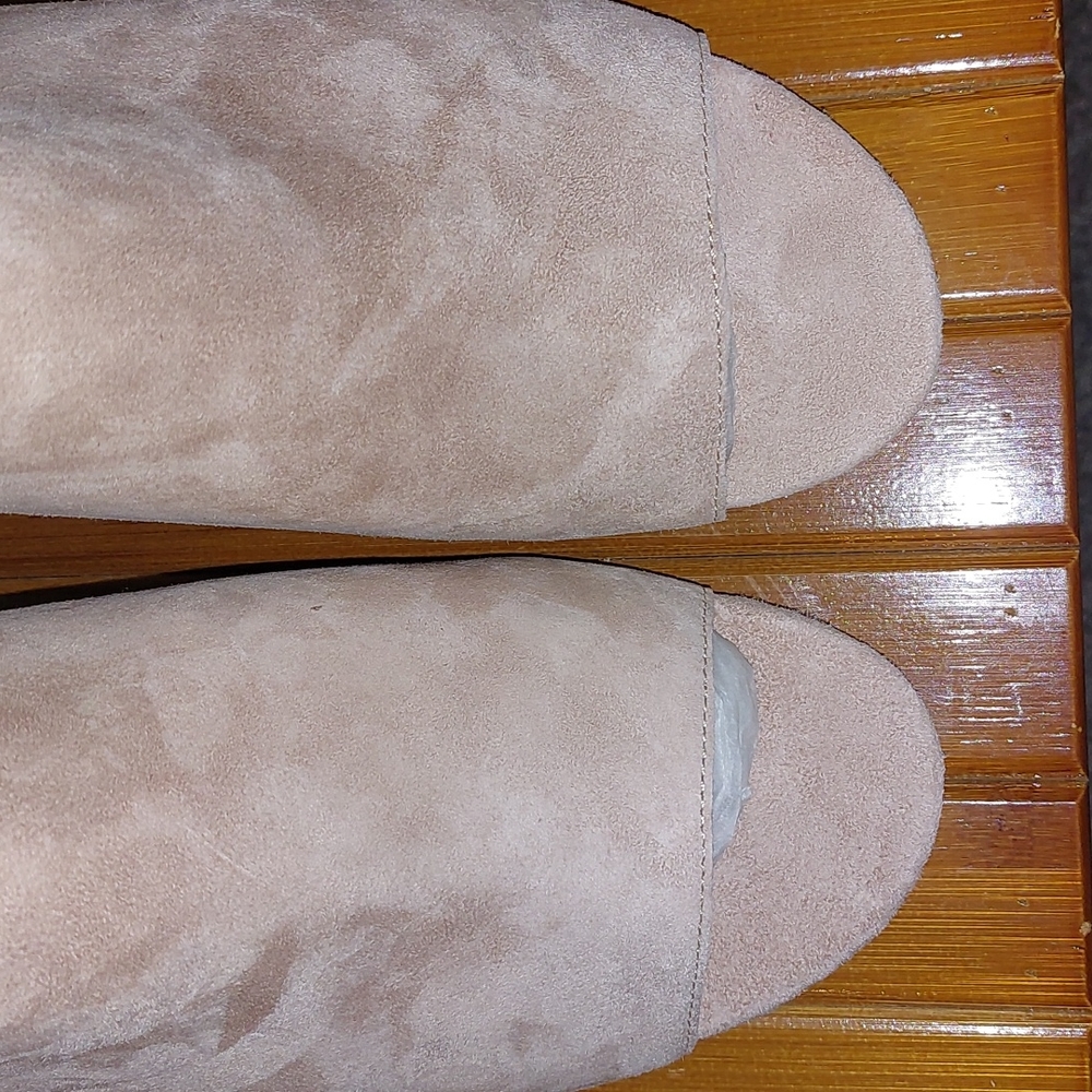 NWOT Adrienne Vittadini suede heels size 10 color cashew - Picture 6 of 10